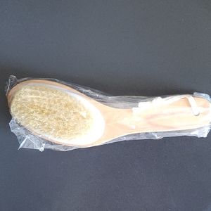 Exfoliating brush